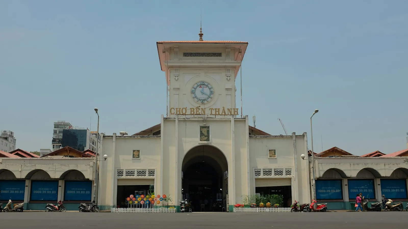 Ben Thanh-markedet i Ho Chi Minh-byen med klokketårnet over hovedinngangen